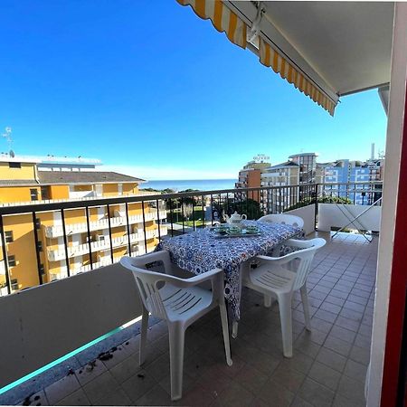 Bright Apartment With Pool Porto Santa Margherita di Caorle Dış mekan fotoğraf